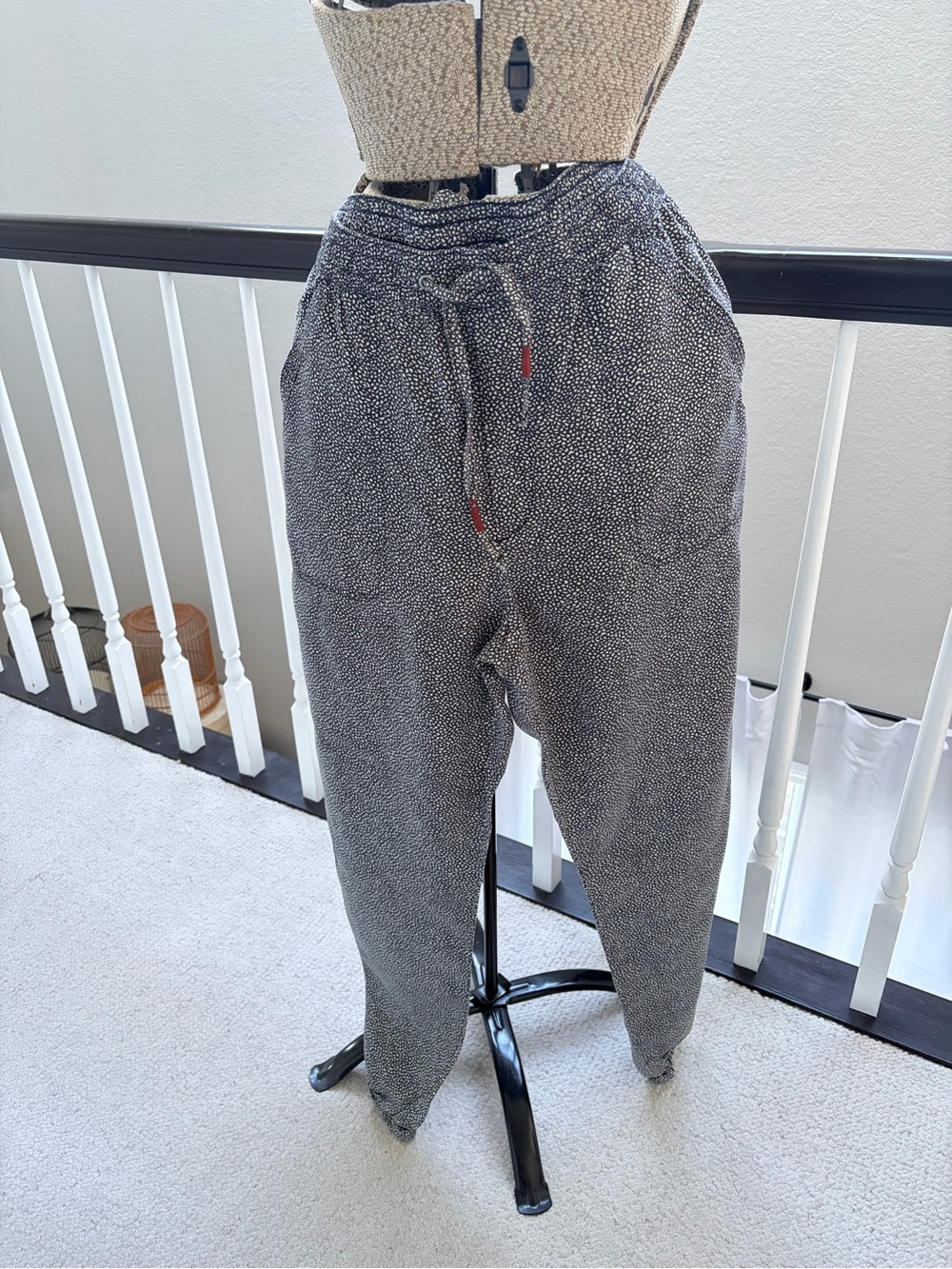 Anthropologie  women’s pants size medium Black/White jogger style